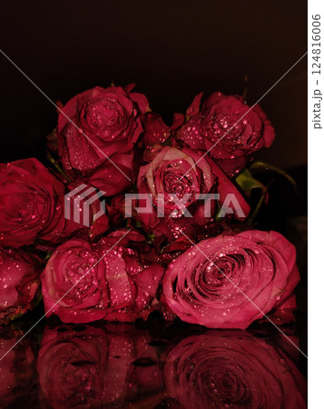 Beautiful bouquet of wet red roses reflecting on a dark surface, for valentine's day copy space mobile wallpapper Beautiful bouquet of wet red roses reflecting on a dark surface, for valentine's day copy space mobile wallpapper 124816006
