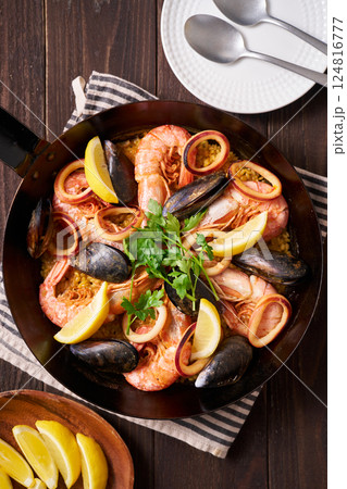 フライパンで作ったパエリア フライパンで作ったパエリア 124816777