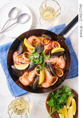 フライパンで作ったパエリア 124817740