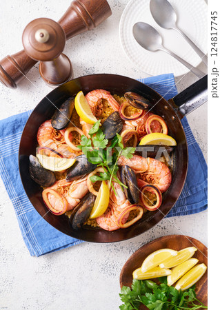 フライパンで作ったパエリア 124817745