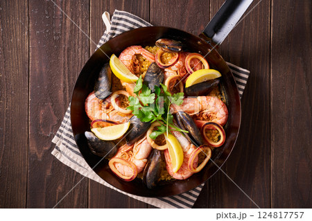 フライパンで作ったパエリア 124817757