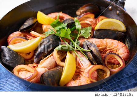 フライパンで作ったパエリア 124818185