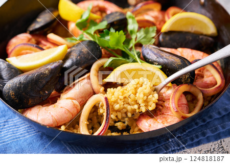 フライパンで作ったパエリア 124818187