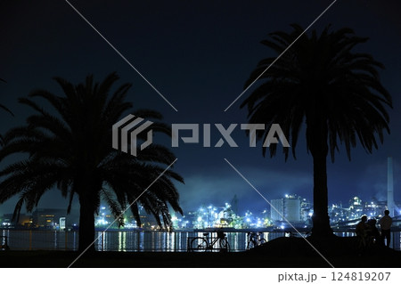 周南工業地帯の工場夜景 周南工業地帯の工場夜景 124819207