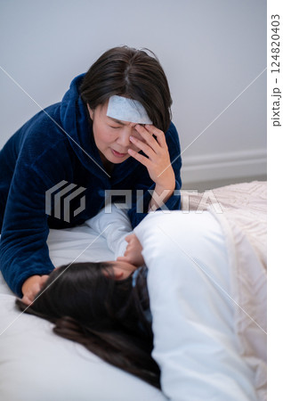 体調不良の家族 124820403