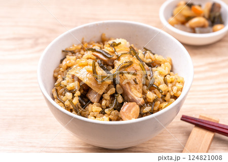 鶏肉と塩昆布の玄米炊き込みご飯 鶏肉と塩昆布の玄米炊き込みご飯 124821008