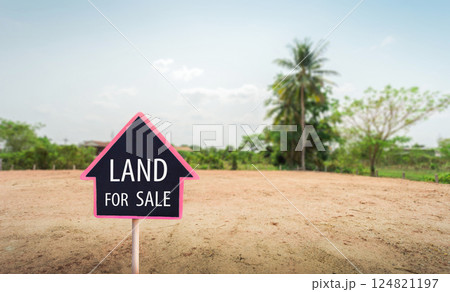 land for sale sign against trimmed lawn background. Empty dry cracked swamp reclamation soil, land plot for housing construction project in rural area and beautiful blue sky with fresh air. land for sale sign against trimmed lawn background. Empty dry cracked swamp reclamation soil, land plot for housing construction project in rural area and beautiful blue sky with fresh air. 124821197