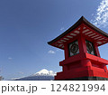 神社入り口から見える富士山 124821994