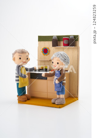 あみぐるみ人形　シニアライフイメージ 124823259