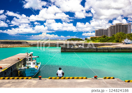 沖縄の夏風景 喜屋武漁港 沖縄の夏風景 喜屋武漁港 124824186