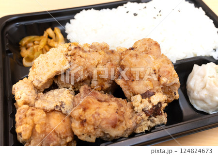 おいしい唐揚げ弁当 124824673