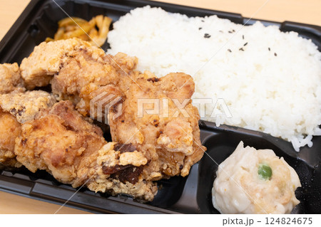 おいしい唐揚げ弁当 おいしい唐揚げ弁当 124824675