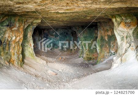 Abandoned limestone adit Abandoned limestone adit 124825700