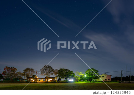 夜の宮崎市田野運動公園 124825946