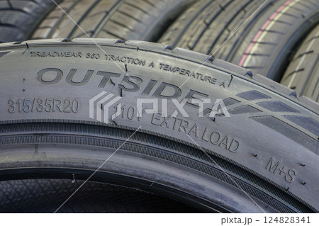 Side view of a tire with an indication of tire outside, width, height, diameter, load, speed index Side view of a tire with an indication of tire outside, width, height, diameter, load, speed index 124828341