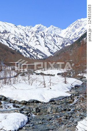 北アルプス後立山連峰 4月の不帰ノ嶮 北アルプス後立山連峰 4月の不帰ノ嶮 124831083