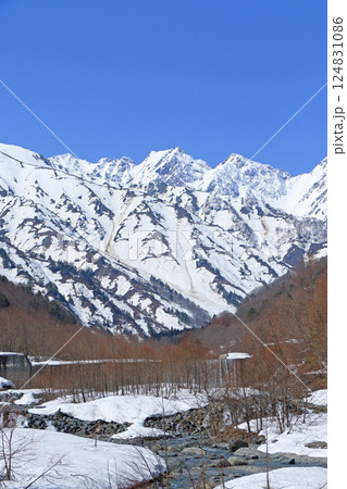 北アルプス後立山連峰 4月の不帰ノ嶮 北アルプス後立山連峰 4月の不帰ノ嶮 124831086