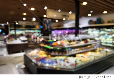 Blurry image of a grocery store with many shelves and displays 124831267