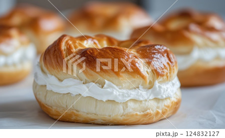 Selective Focus On Bread With Cream Cheese Creates An Appetizing And Visually Appealing Image. The Creamy Spread Adds Richness To The Bread. 124832127