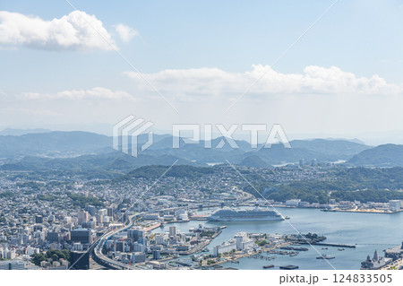 長崎県佐世保市 弓張岳展望台から望む佐世保市の街並み 長崎県佐世保市 弓張岳展望台から望む佐世保市の街並み 124833505