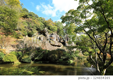 青空と木々が映える初秋の那谷寺(日本 石川県小松市) 青空と木々が映える初秋の那谷寺(日本 石川県小松市) 124834165