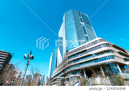 東京再開発 見上げる高層ビルの風景 高輪ゲートウェイ 2025.03　d-4 ライトカラー 124834846