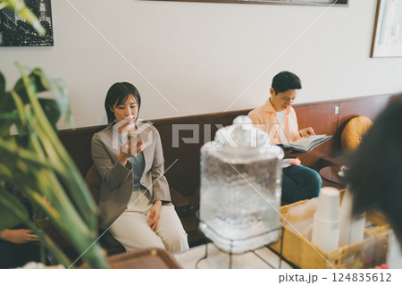 coffee shop coffee shop 124835612