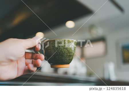 coffee shop 124835618