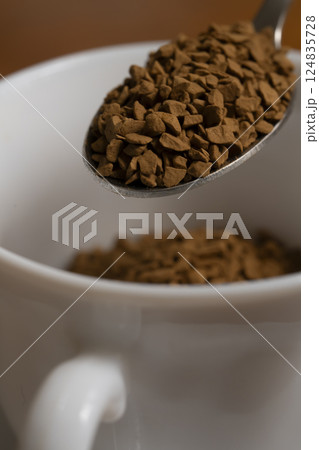 インスタントコーヒー　コーヒー粉末 124835728