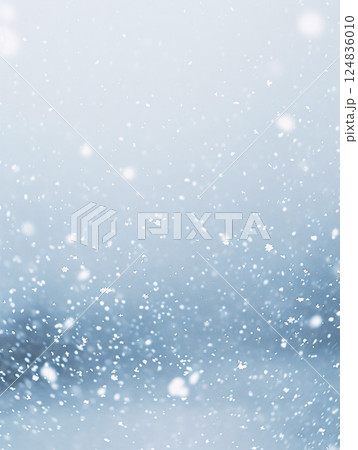 雪の背景-キラキラ輝く雪の結晶と柔らかな冬の風景 124836010