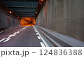 トンネルの入り口 124836388