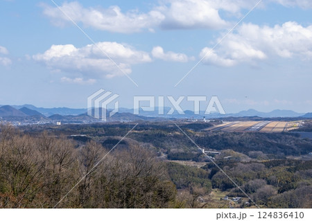 空港の見える風景　、　高山航空公園からの展望　（香川県高松市） 124836410
