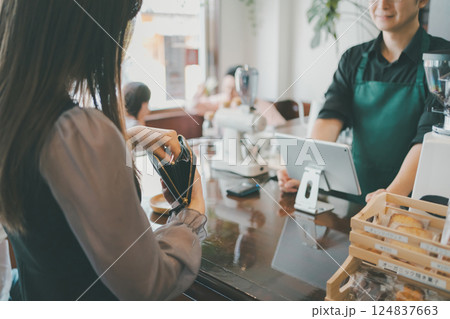 coffee shop 124837663