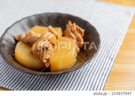 鶏肉と大根の煮物 鶏肉と大根の煮物 124837947