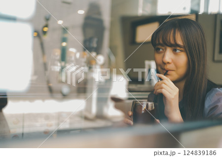 coffee shop 124839186