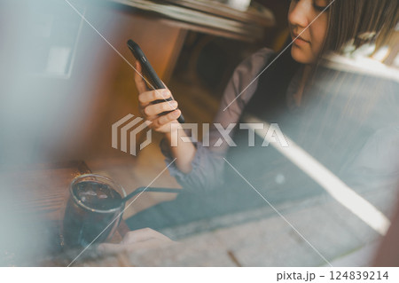 coffee shop 124839214