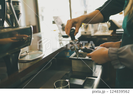 coffee shop coffee shop 124839562