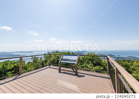 長崎県佐世保市　弓張岳第二展望台から望む周辺の景色 124840273