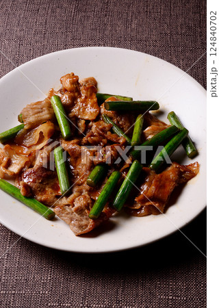 豚肉とニンニクの芽のオイスターソース炒め 豚肉とニンニクの芽のオイスターソース炒め 124840702