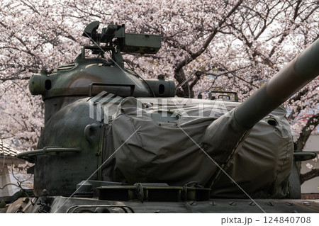 桜と戦車 124840708