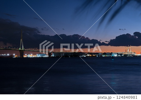 つばさ大橋とベイブリッジ 124840981