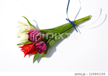 3種のチューリップの花束　 124841150
