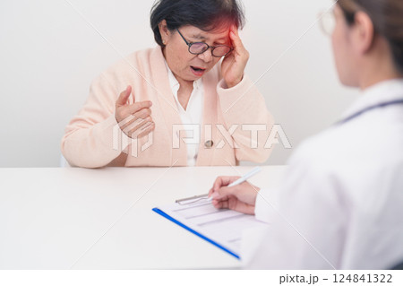 Senior Woman having headache and consulting doctor to disease. Elderly health patient, Medical Diagnosis, Migraine, Brain Tumor, Brain Stroke, Dementia, neurological disorder, alzheimer, Parkinson Senior Woman having headache and consulting doctor to disease. Elderly health patient, Medical Diagnosis, Migraine, Brain Tumor, Brain Stroke, Dementia, neurological disorder, alzheimer, Parkinson 124841322