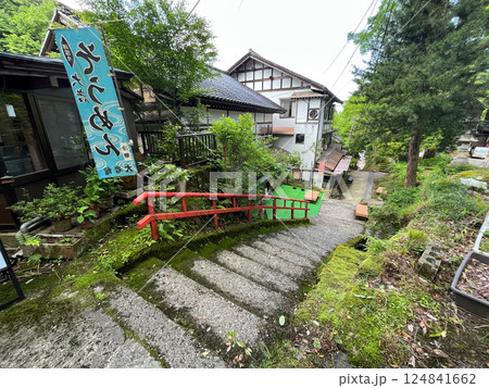 大岩山日石寺の参道(富山県上市町) 大岩山日石寺の参道(富山県上市町) 124841662