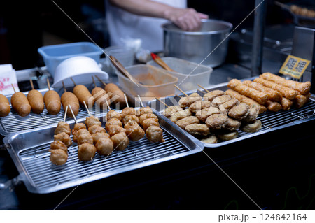 台湾夜市の串焼きご当地グルメ Barbecue local food Taiwan market 台湾夜市の串焼きご当地グルメ Barbecue local food Taiwan market 124842164