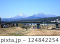 大分市明磧橋から　由布岳・鶴見岳　を見る。 124842254