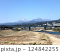 大分市明磧橋から　由布岳・鶴見岳　を見る。 124842255
