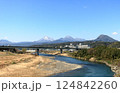 大分市明磧橋から　由布岳・鶴見岳　を見る。 124842260