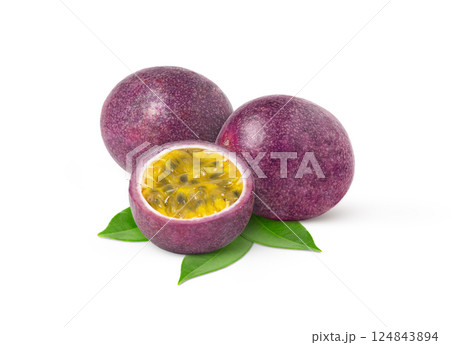 Passion fruits Isolated with leaf. Maracuya fruit with leaves. 124843894