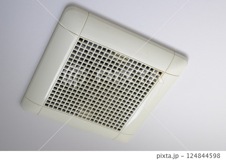 掃除前の換気扇（バスルーム） 124844598